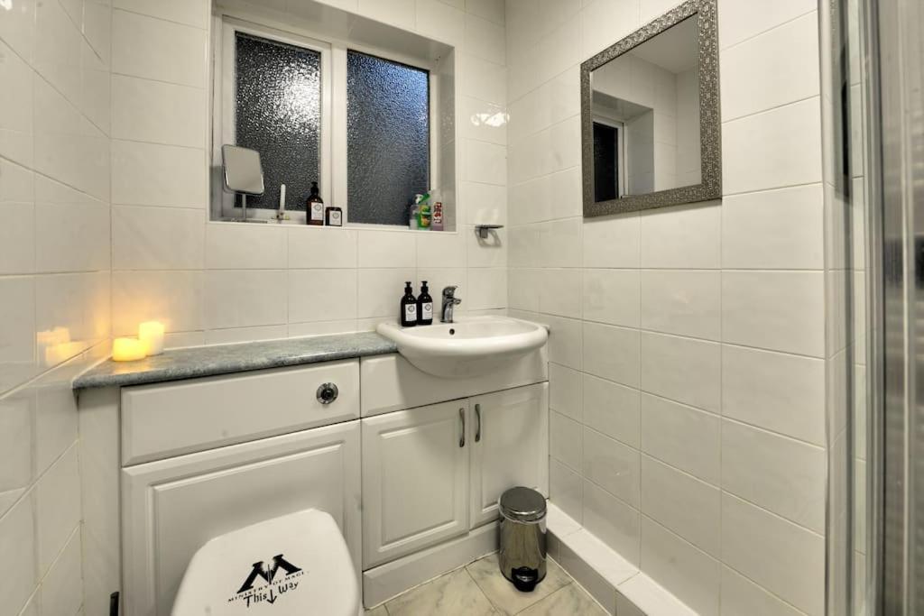 Harry'S House Apartment Watford  Bagian luar foto