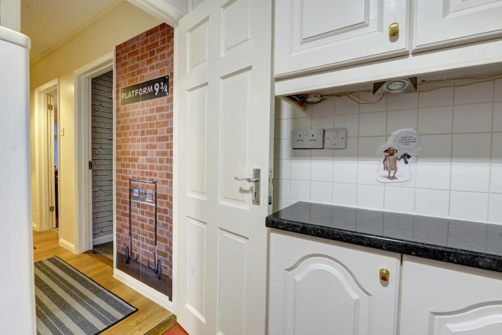 Harry'S House Apartment Watford  Bagian luar foto
