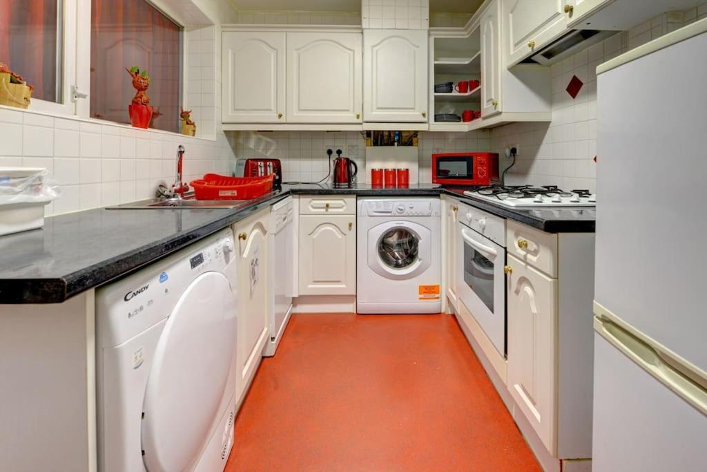 Harry'S House Apartment Watford  Bagian luar foto