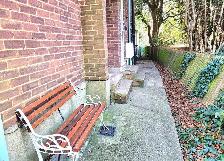 Harry'S House Apartment Watford  Bagian luar foto